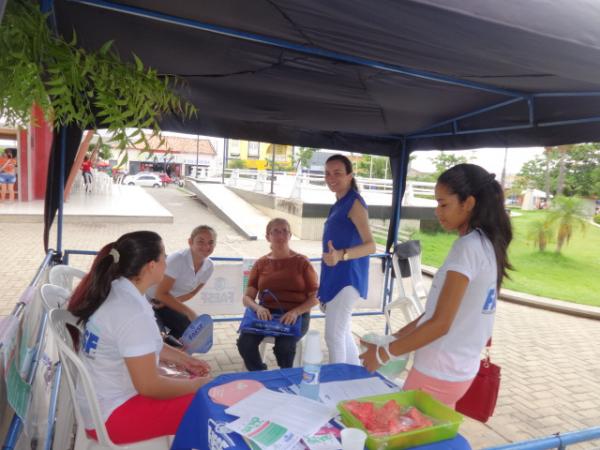 Acadêmicos realizam ação social no centro de Floriano.(Imagem:FlorianoNews)