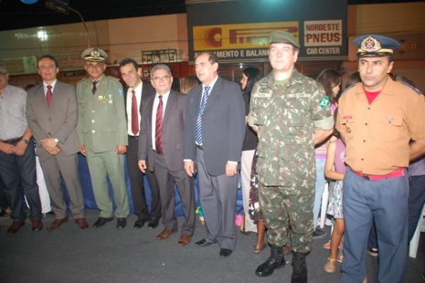 Florianenses prestigiaram o desfile cívico militar de 7 de Setembro.(Imagem:Waldemir Miranda)
