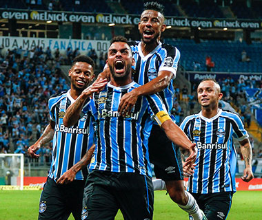 Grêmio faz cinco gols e passeia contra o Santos