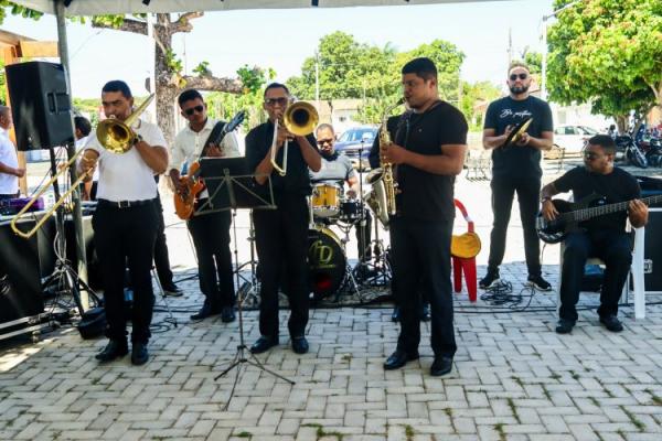129 ANOS: Prefeitura de Floriano inaugura est&aacute;tua em homenagem ao educador Dr. Manoel Sobral Neto(Imagem:Secom)