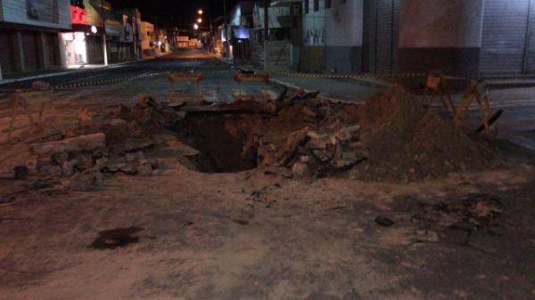 Agespisa conclui correção de vazamento e retoma abastecimento de água em Floriano.(Imagem:FlorianoNews)