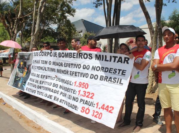 Grupo pediu convoca&ccedil;&atilde;o de aprovados em concurso para o Corpo de Bombeiros.(Imagem:Gilcilene Ara&uacute;jo/G1)