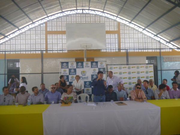 Gilberto Júnior participa de encontro da AMUCESPI em São José do Peixe