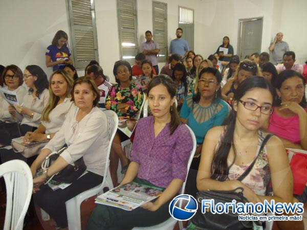 Secretária de Educação paticipa de reunião na 10ª GRE.(Imagem:FlorianoNews)