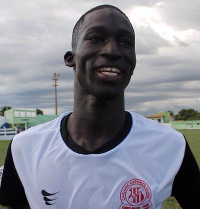 Senegalês joga no profissional pela 1ª vez e conta sonho de ser fenômeno