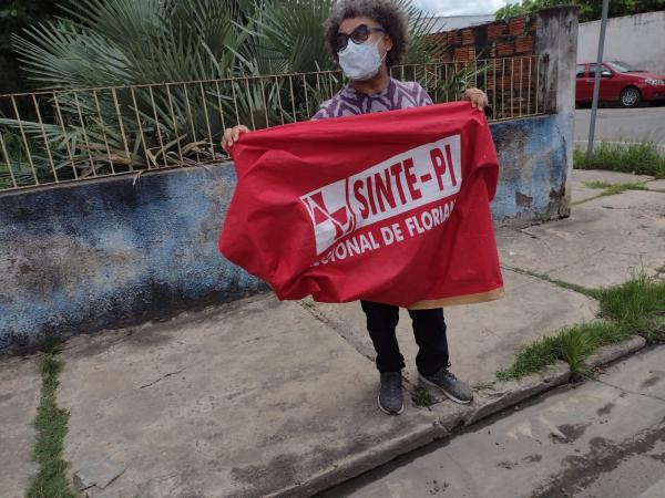Trabalhadores da Educa&ccedil;&atilde;o em greve fazem manifesta&ccedil;&atilde;o em Floriano(Imagem:FlorianoNews)