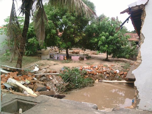 Chuva causa destrui&ccedil;&atilde;o em Floriano(Imagem: Reda&ccedil;&atilde;o)