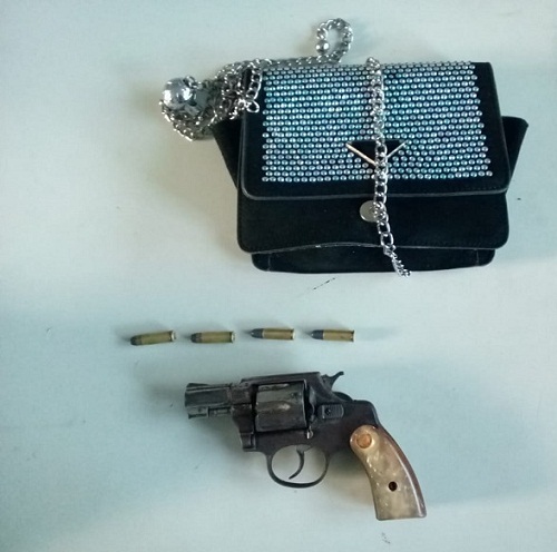 Casal é preso ao tentar entrar com arma no estádio Albertão