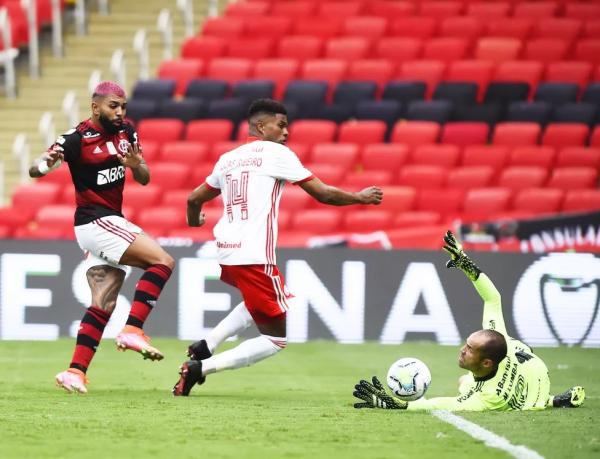  Gabigol bate para marcar o gol do octacampeonato brasileiro do Flamengo.(Imagem:Andr&eacute; Dur&atilde;o )
