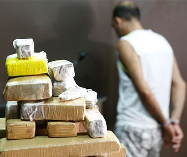 Homem é preso com droga em mala avaliada em R$ 40 mil