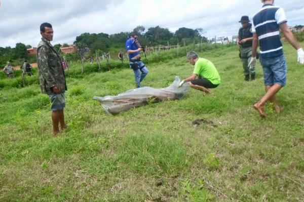 Cadáver degolado é encontrado no Rio Parnaíba em Uruçuí.(Imagem:Antônio Fernandes)