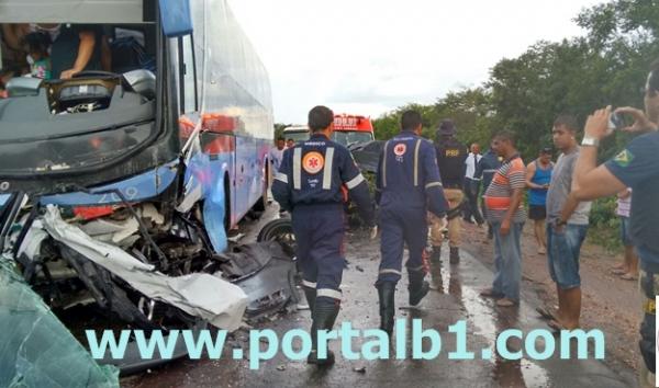 Casal morre ao colidir veículo com ônibus em rodovia do PI.(Imagem:Portalb1)