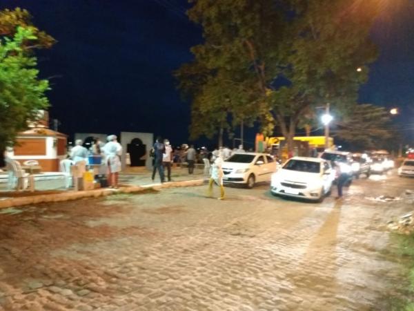Drive-thru de vacina&ccedil;&atilde;o foi realizado em Floriano(Imagem:FlorianoNews)
