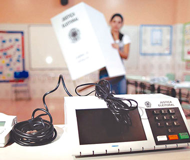 Quase metade dos eleitores brasileiros ainda não decidiu em quem votar