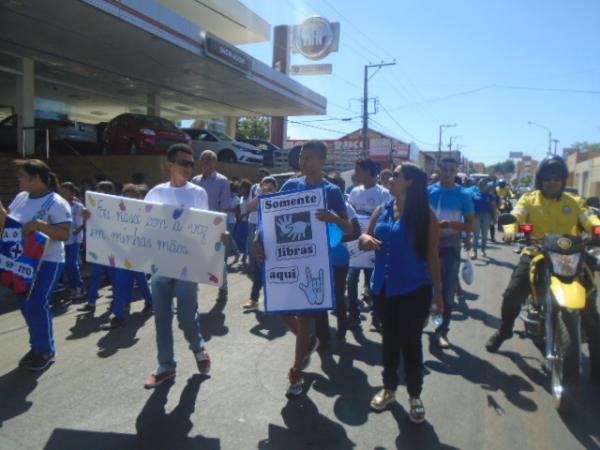  Dia Nacional da Luta de Pessoas com Surdez &eacute; celebrado com caminhada em Floriano.(Imagem:FlorianoNews)
