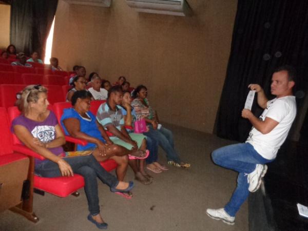 Organiza&ccedil;&atilde;o do Festival Nordestino realiza reuni&atilde;o com barraqueiros.(Imagem:FlorianoNews)