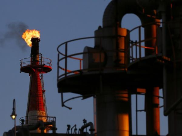 Preços do petróleo caem ao menor valor em quase 6 anos