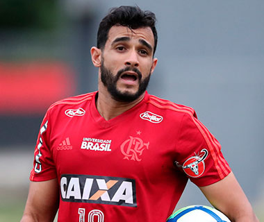 Desfalcado no ataque, Fluminense revê Dourado em jejum no Flamengo