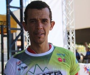 Após atropelar jumento, ciclista vence 90km no Brasileiro de mountain bike