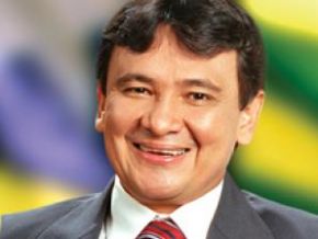 Senador Wellington Dias esteve na entrega das casas no Conjunto Gabriel Kalume