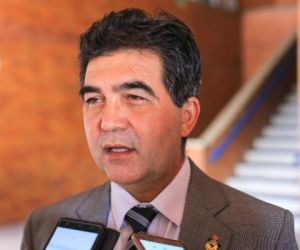 Líder destaca estudo sobre expansão da educação à distância no Piauí