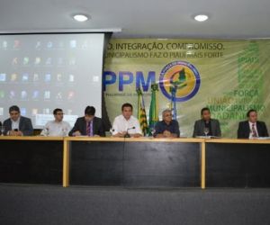 Prefeitos e secretários estaduais discutem problemas e parcerias na Assembleia da APPM