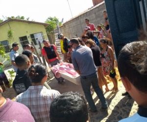 Servente de pedreiro é morto a facadas dentro de casa no litoral