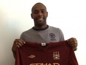 Maicon troca Inter de Milão pelo Manchester City