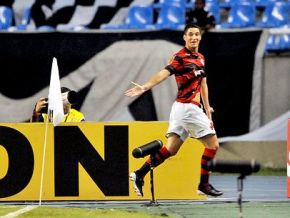 T. Neves decide, Fla complica Botafogo e se garante na semi