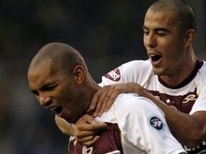 Lanús bate o Emelec no Equador e toma liderança do Flamengo
