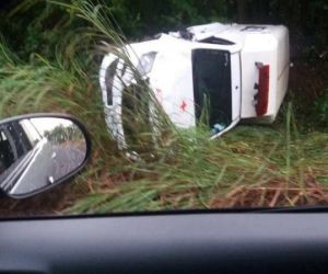 Ambulância capota na PI-112 e deixa 4 pessoas feridas