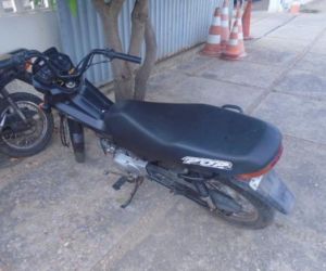 Motocicleta roubada no bairro Manguinha é recuperada pela Polícia Militar