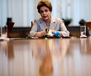 "A democracia há de vencer", declara Dilma ao anunciar carta aberta