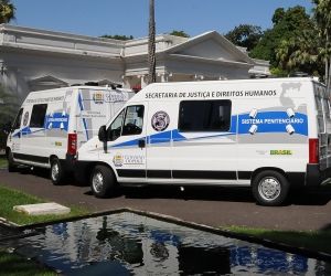Secretaria de Justiça recebe novas viaturas para sistema prisional