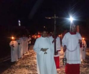Fieis participam do encerramento dos festejos de Nossa Senhora do Desterro