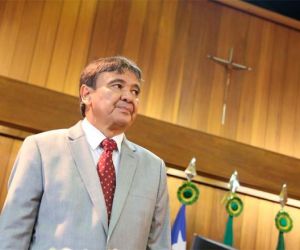 Governador diz que revisão de contratos vai gerar economia de R$ 50 milhões