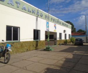 PM apreende jovem por porte de drogas em Floriano