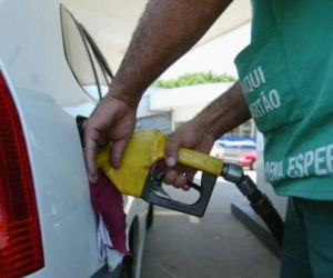 Gasolina cai nas refinarias e sindicato admite possibilidade de queda nos preços