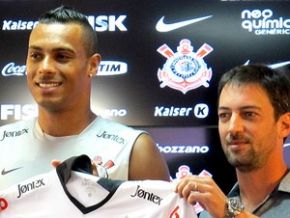 Elton sobre estrutura do Timão em relação ao Vasco: 'Diferença grande'