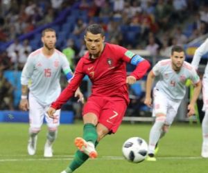 Cristiano Ronaldo tem noite de recordes e cala Espanha com três gols