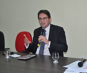Norberto Campelo participa de audiência pública em Floriano e colhe sugestões para o CNJ