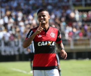 Everton se afasta do Flamengo de vez e aguarda acordo com o São Paulo
