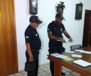 Bando usa carro roubado do Estado em arrastão a residência na zona Leste de Teresina