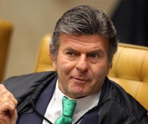 Fux diz que ataques de Bolsonaro atingem todo o STF e cancela reunião de Poderes