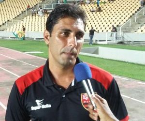 No adeus, Athirson cita desgaste, mas elogia atuação: "Me deixou contente"