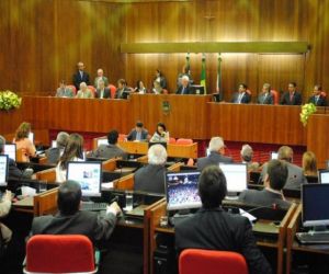 Presidente anuncia ponto facultativo e aprova voto de pesar