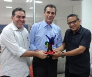 Prefeito Gilberto Júnior recebeu o troféu de Melhor Carnaval do Piauí