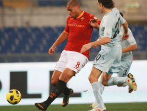 Adriano quebra o braço em jogo contra o Lazio