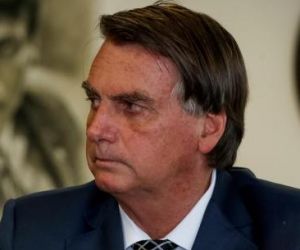 Bolsonaro fala em "trabalho comunitário" para baixar preço do gás de cozinha