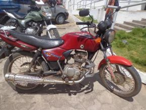Polícia Militar prende homem com moto roubada em Floriano